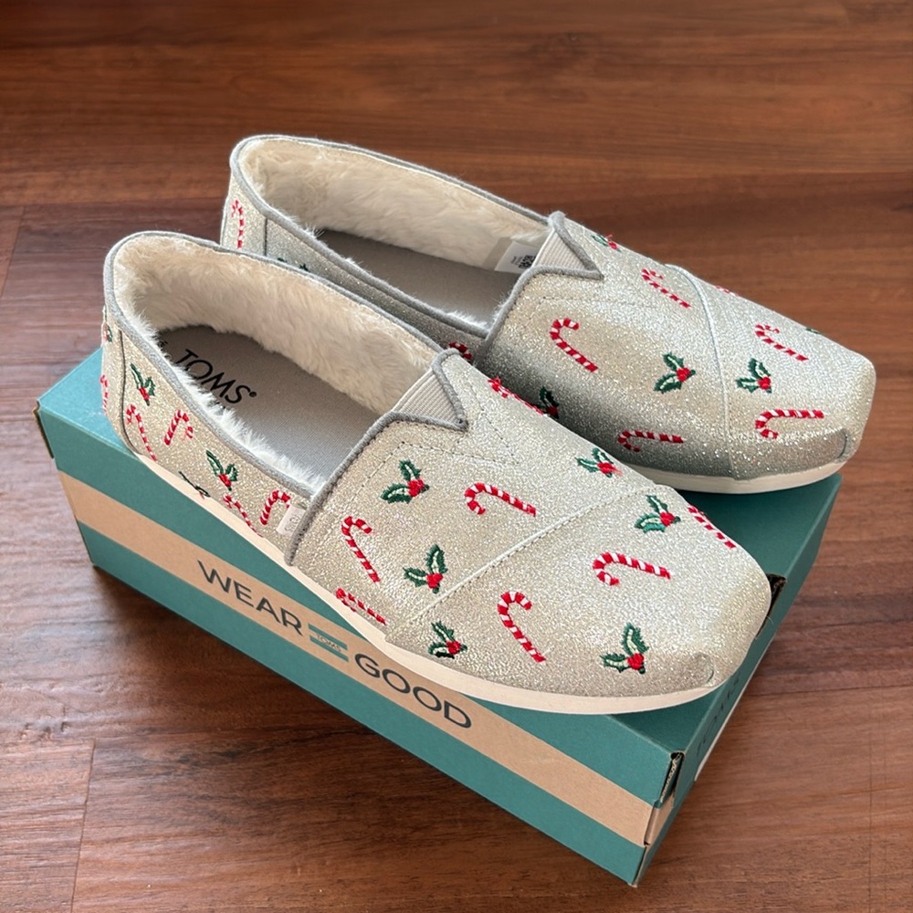 Alpargata Toms: Silver Embroidered Candy Canes Shimmer with Faux Fur